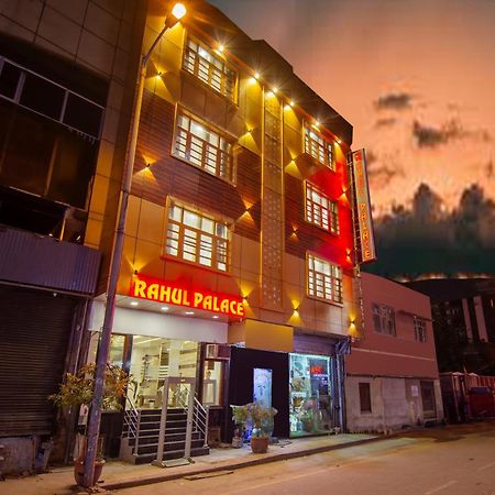 Rahul Palace By Golden Tree Near Metro Station And Ajmal Khan Market Nueva Delhi Exterior foto