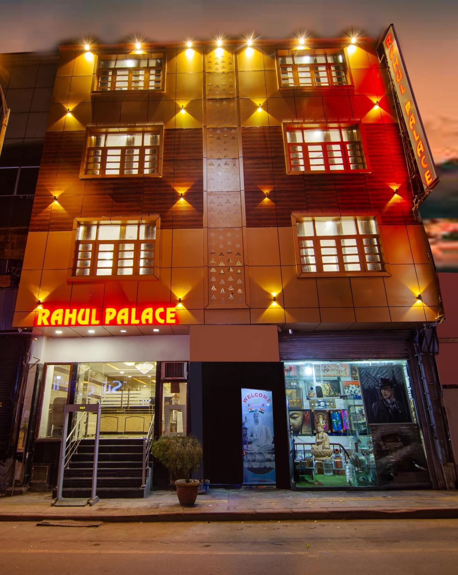 Rahul Palace By Golden Tree Near Metro Station And Ajmal Khan Market Nueva Delhi Exterior foto