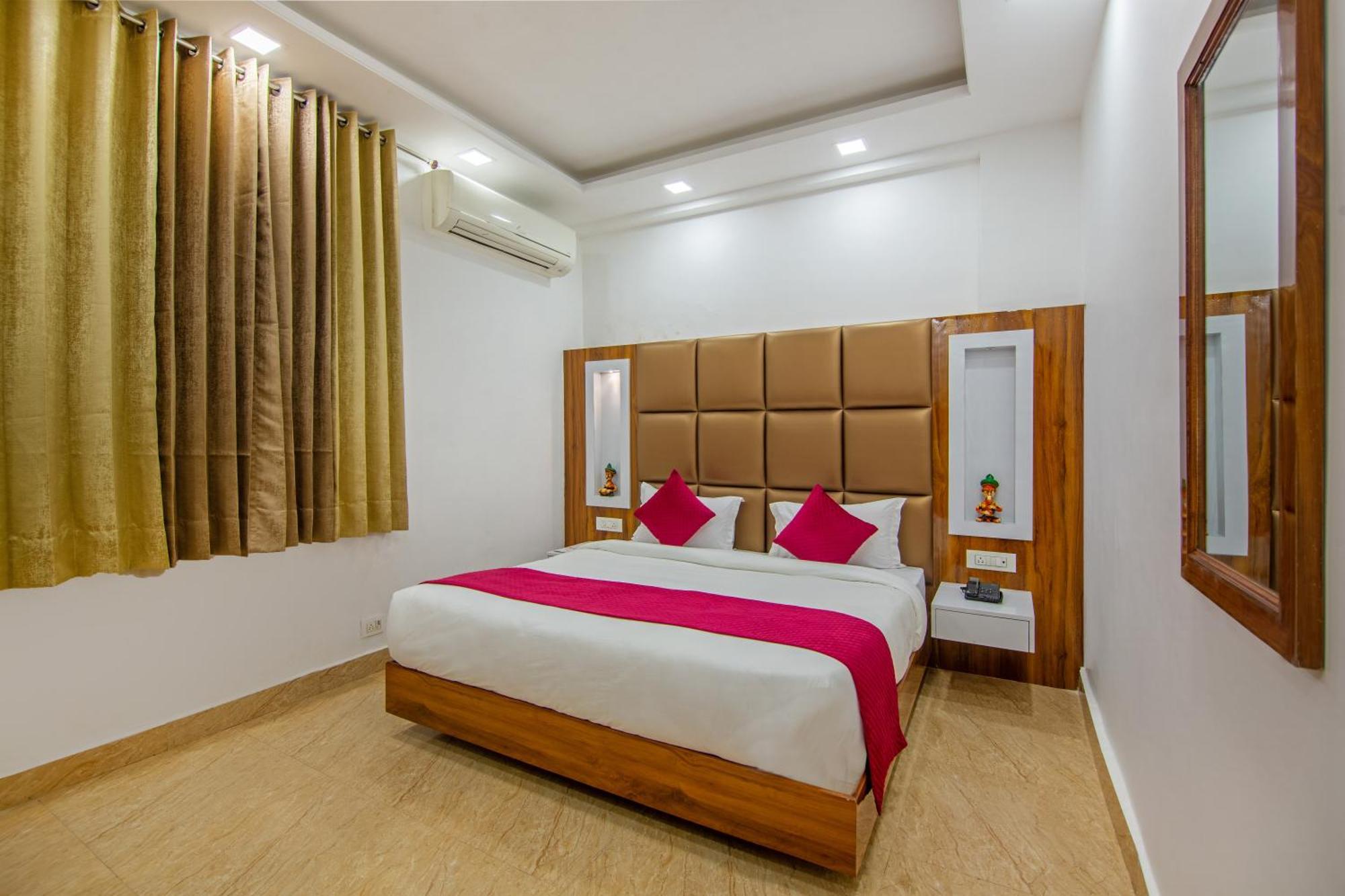 Rahul Palace By Golden Tree Near Metro Station And Ajmal Khan Market Nueva Delhi Exterior foto
