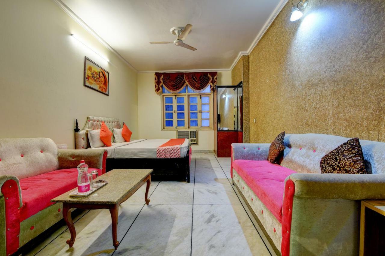 Rahul Palace By Golden Tree Near Metro Station And Ajmal Khan Market Nueva Delhi Exterior foto