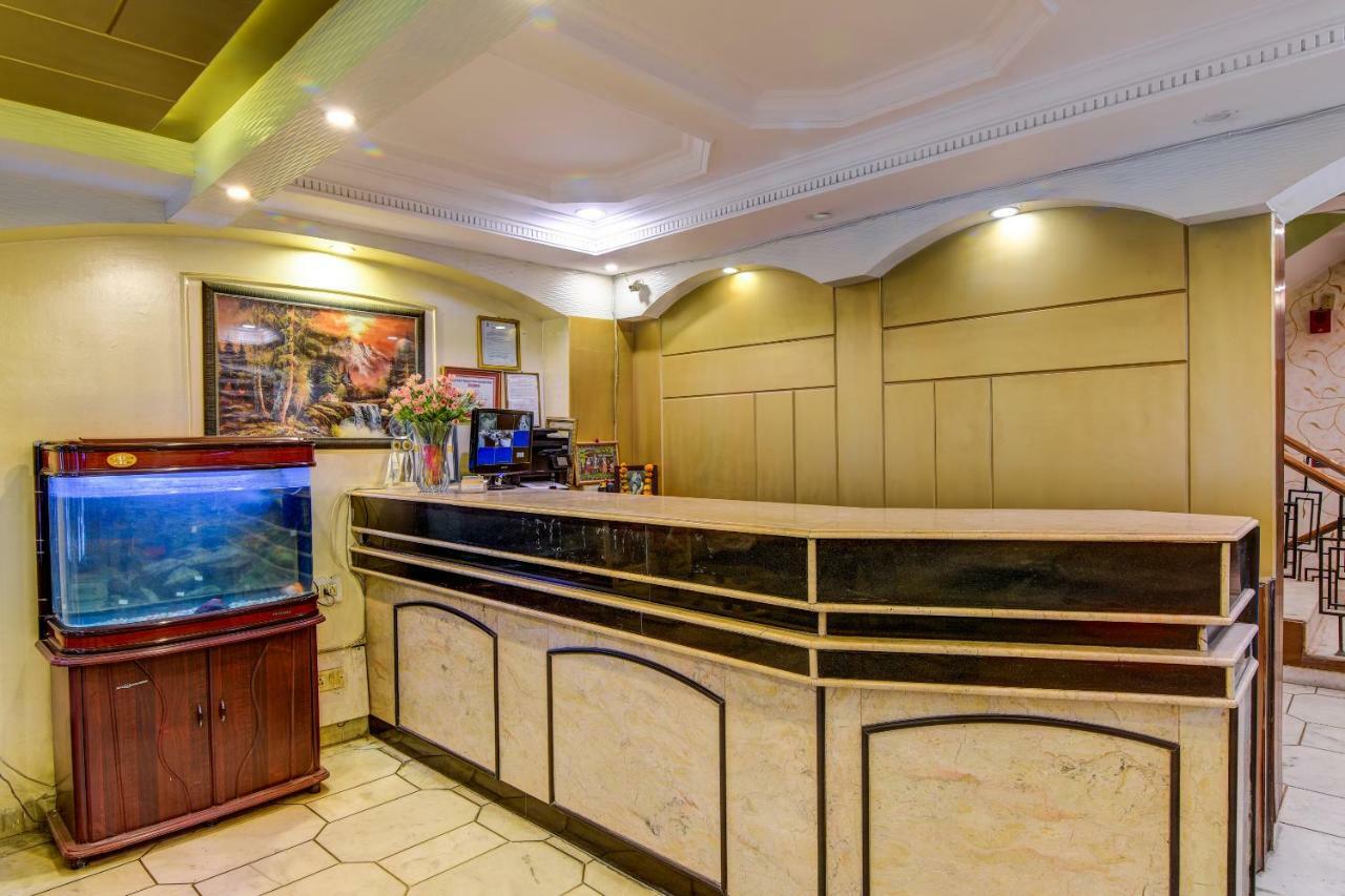 Rahul Palace By Golden Tree Near Metro Station And Ajmal Khan Market Nueva Delhi Exterior foto