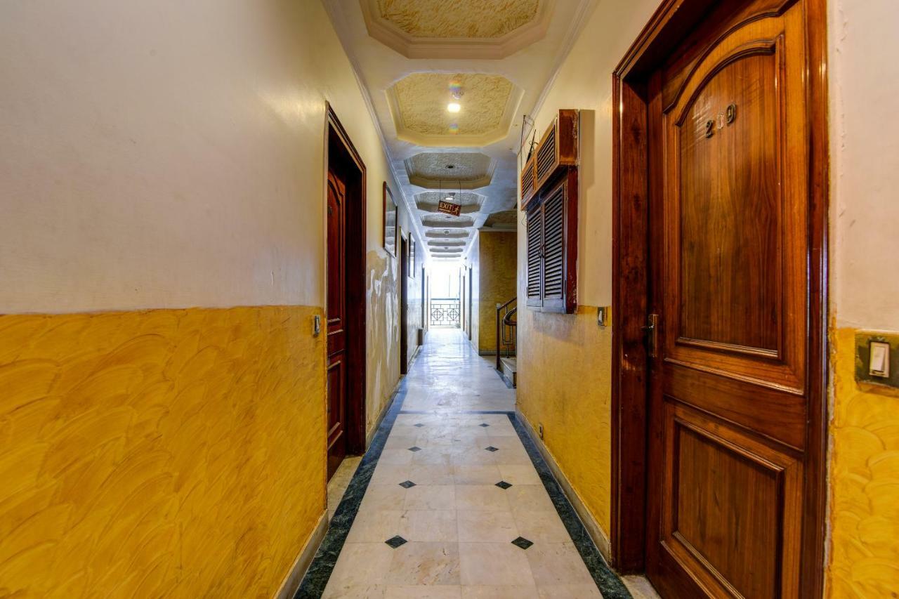 Rahul Palace By Golden Tree Near Metro Station And Ajmal Khan Market Nueva Delhi Exterior foto